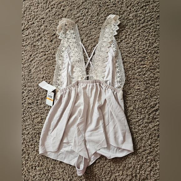 NEW Flora Nikrooz Lace Romper - Picture 3 of 5